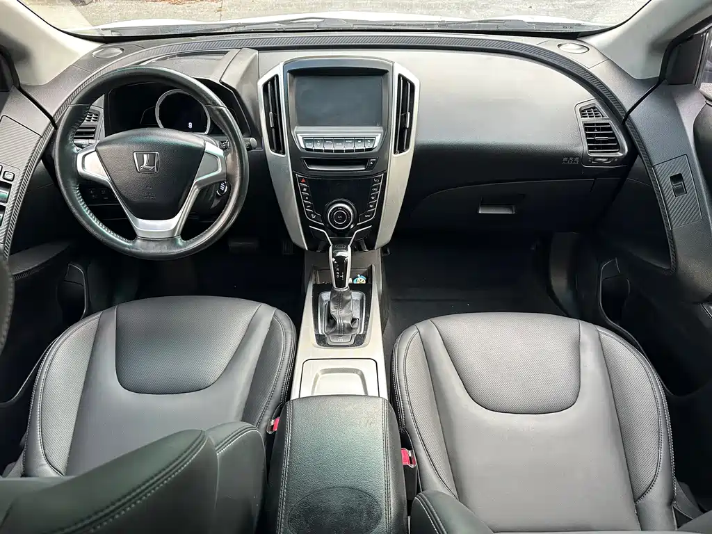 Luxgen You6 SUV 2015 — фото 8