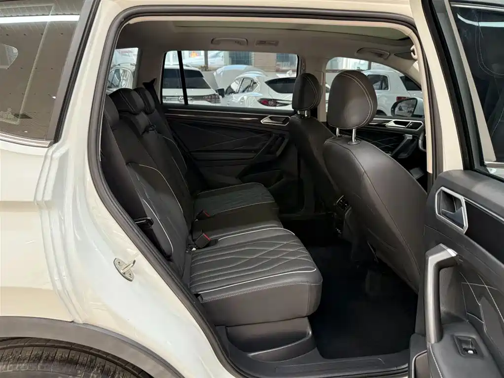 Volkswagen Tiguan L 2023 — фото 22