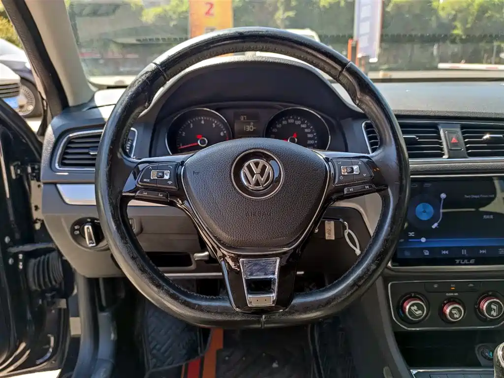Volkswagen Lavida 2016 — фото 12