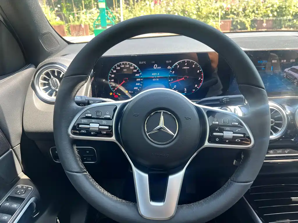 Mercedes-Benz GLB 2023 — фото 13
