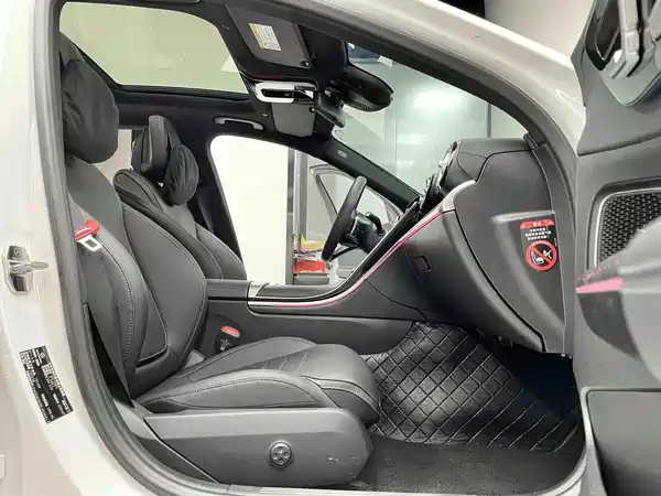 Mercedes-Benz C-Class 2024