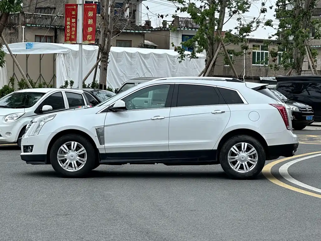 Cadillac SRX 2016 — фото 17