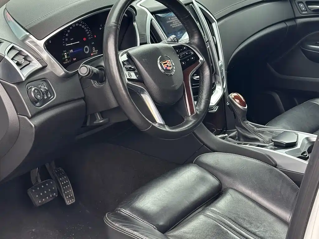 Cadillac SRX 2016 — фото 15