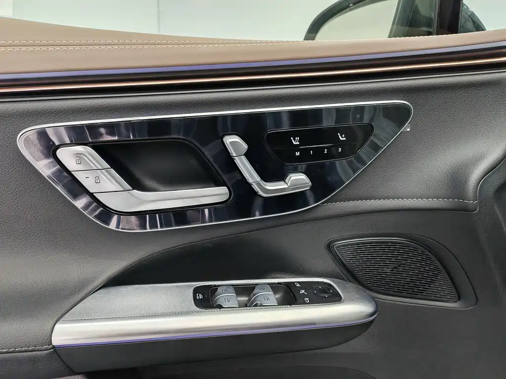 Mercedes-Benz EQE SUV 2025 — фото 17