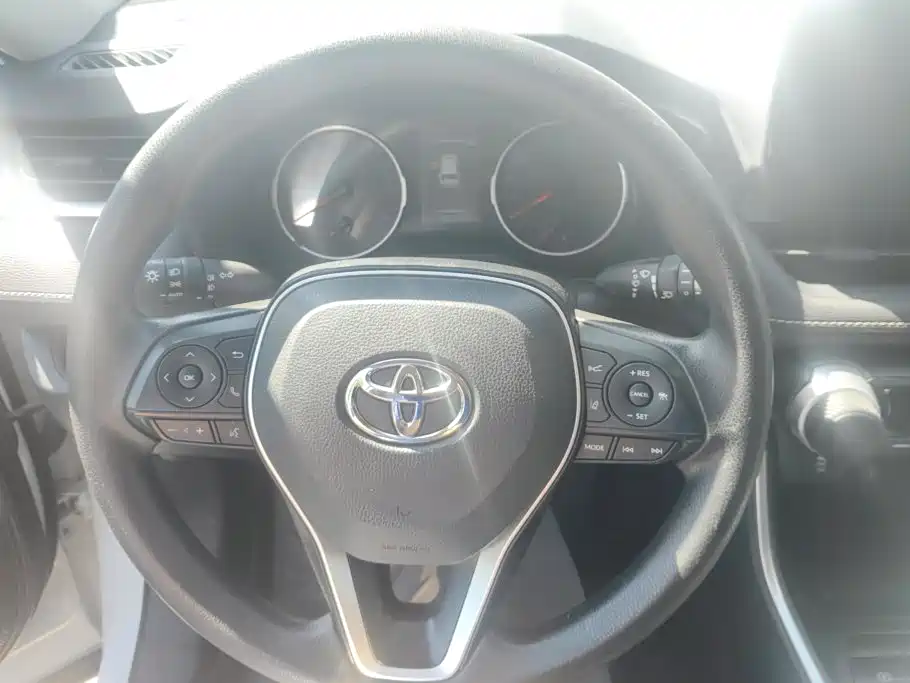 Toyota RAV4 2024 — фото 15