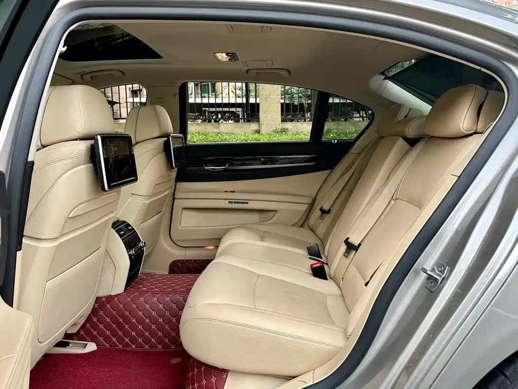 BMW 7 Series 2015 — фото 13