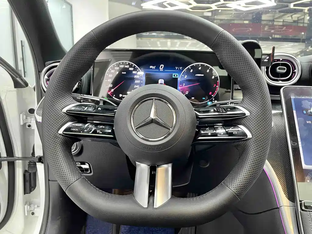 Mercedes-Benz C-Class 2024 — фото 14