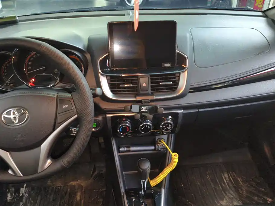 Toyota Yaris L 2020 — фото 13