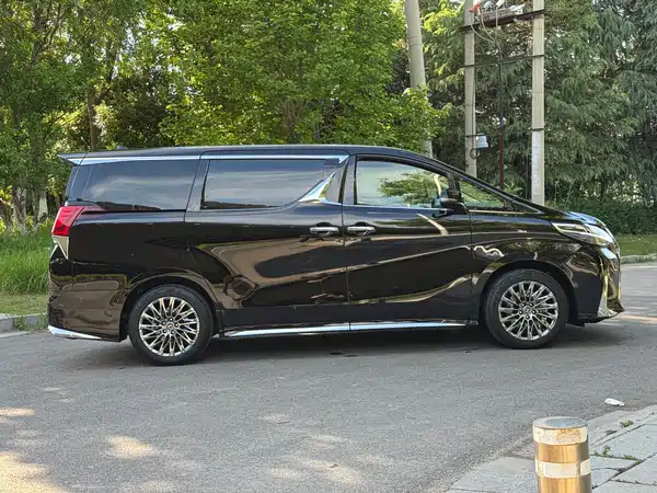 Toyota Vellfire 2023