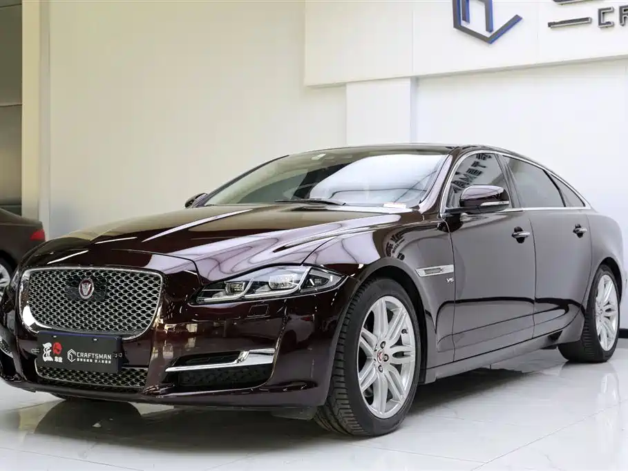 Jaguar XJ 2019 — фото 19