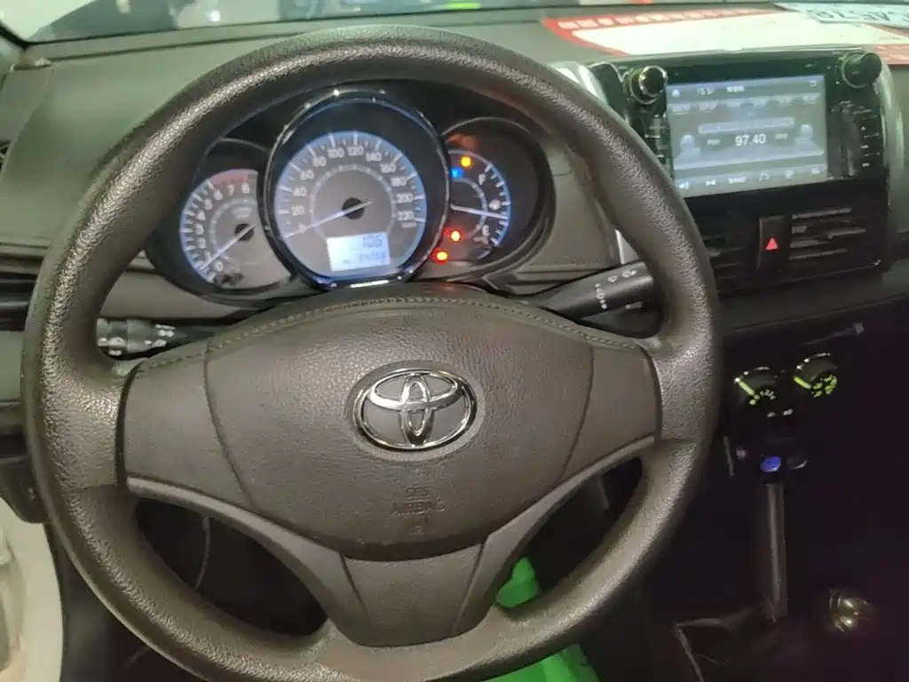 Toyota Vios 2015 — фото 11