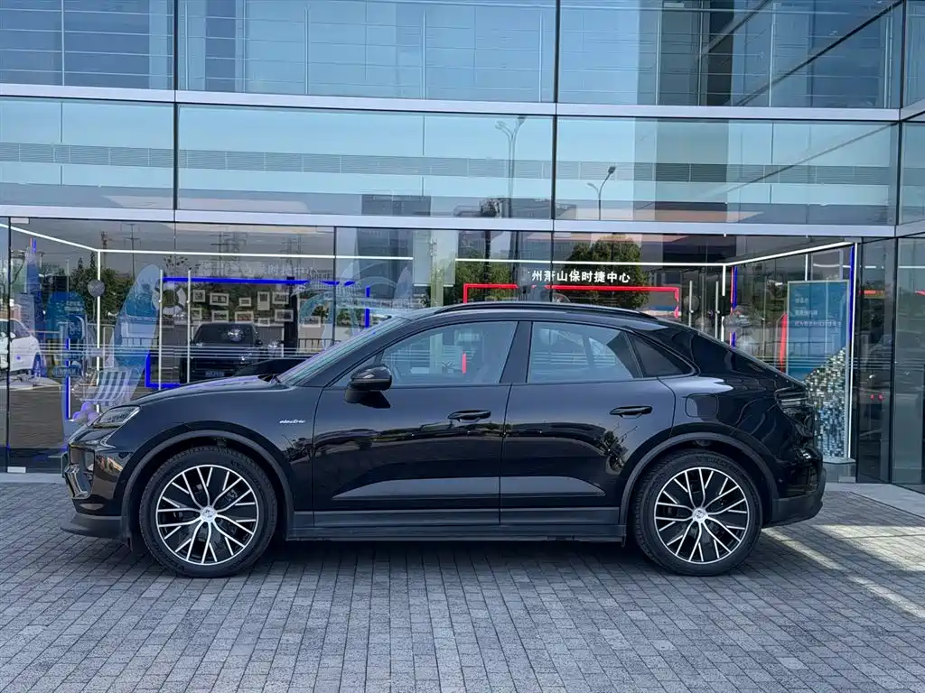 Porsche Macan EV 2025 — фото 3