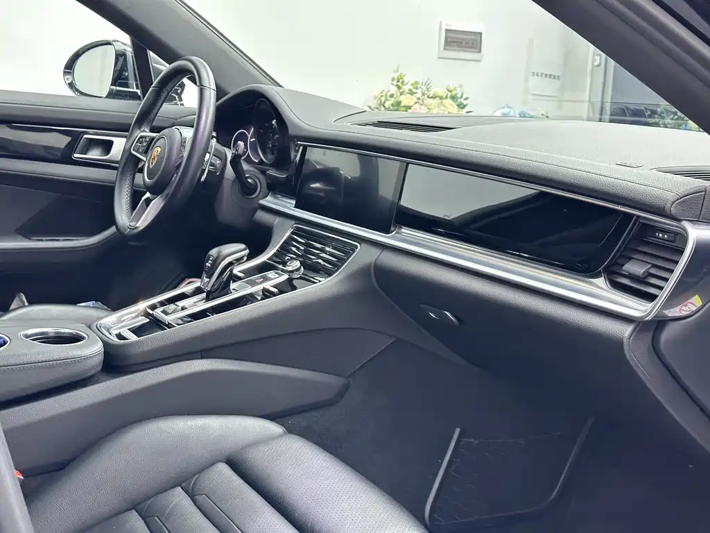 Porsche Panamera 2018 — фото 16