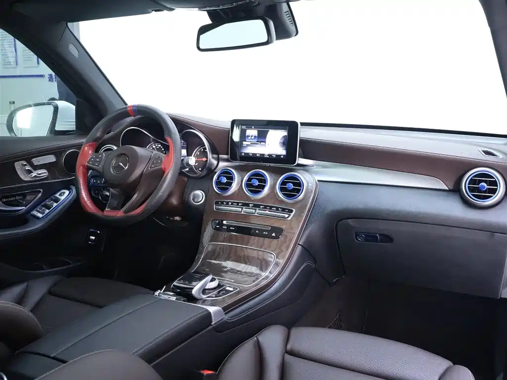 Mercedes-Benz GLC 2017 — фото 19