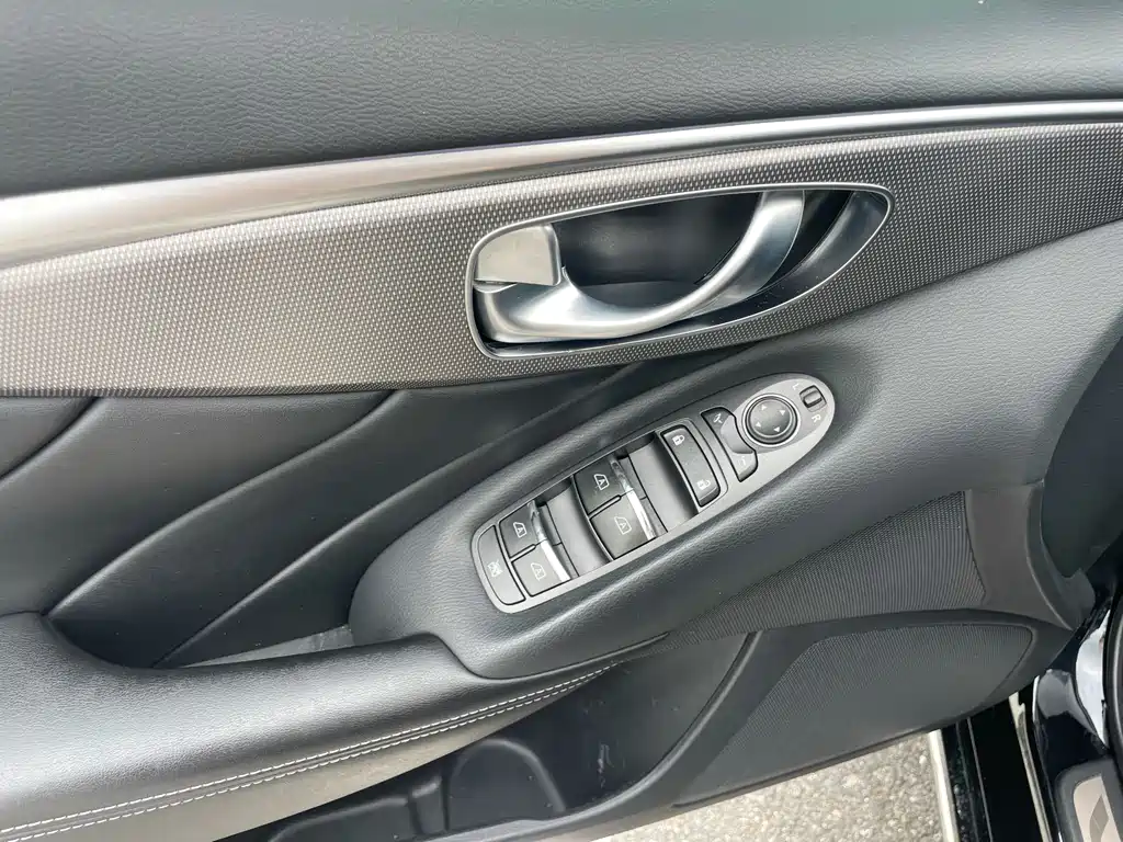 Infiniti Q50L 2015 — фото 12