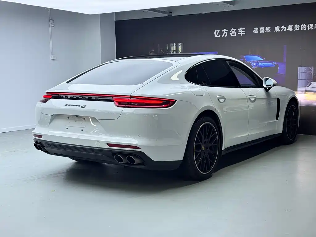 Porsche Panamera 2017 — фото 16