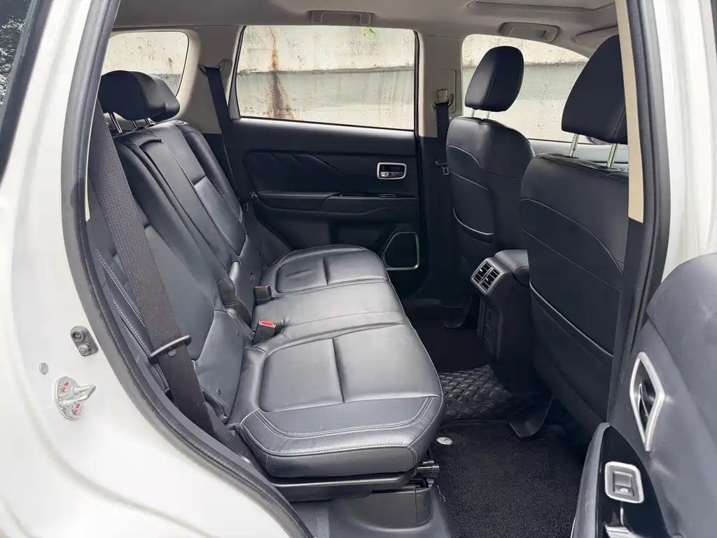 Mitsubishi Outlander 2020 — фото 11