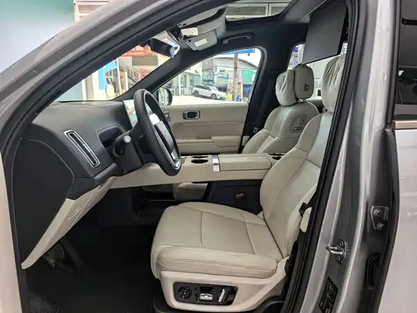 Li Auto L9 2025