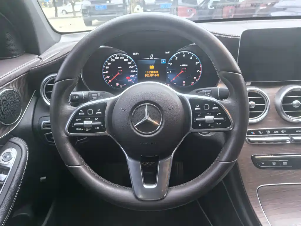 Mercedes-Benz GLC 2020 — фото 18