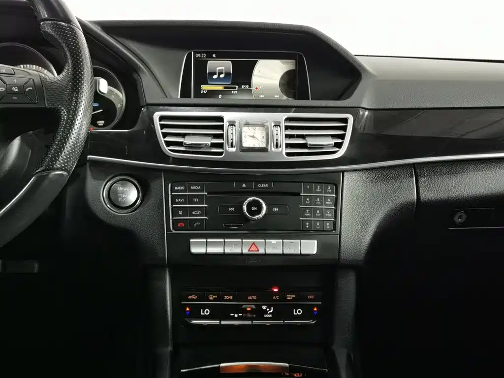 Mercedes-Benz E-Class 2015 — фото 12
