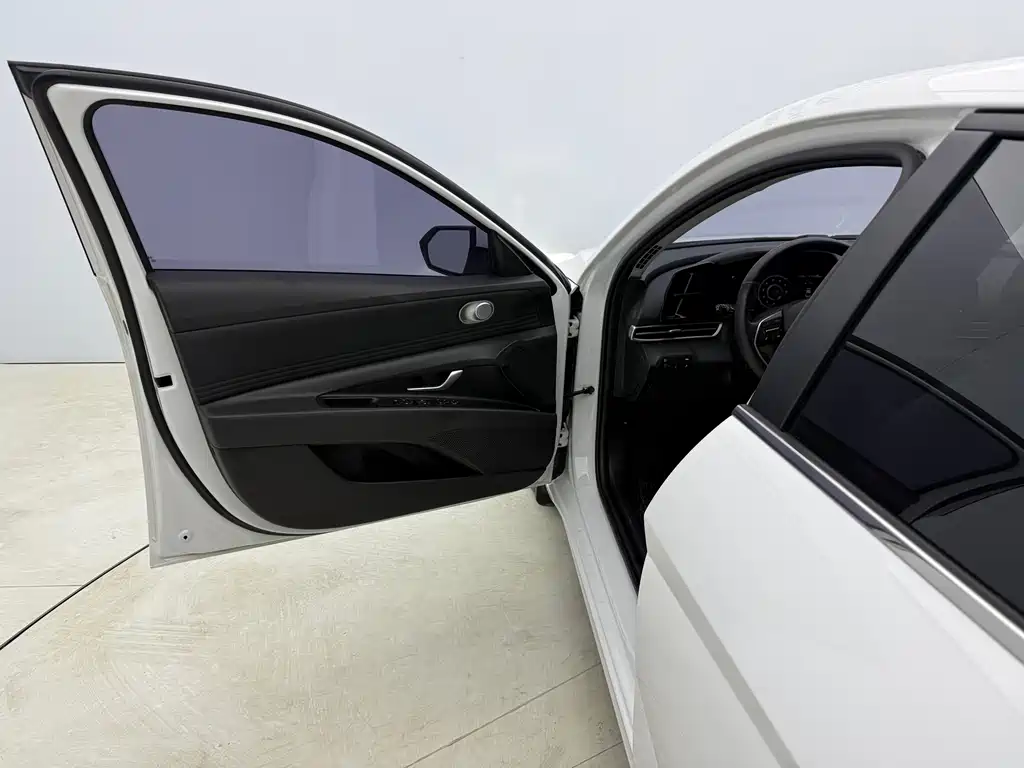Hyundai Elantra 2021 — фото 8