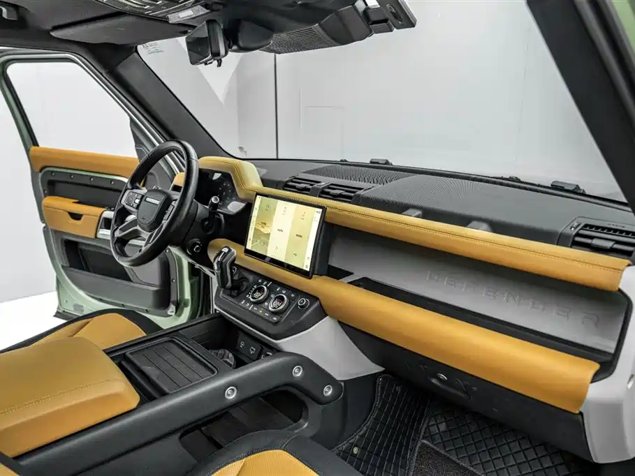 Land Rover Defender 2023 — фото 18