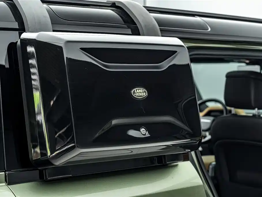 Land Rover Defender 2023 — фото 35