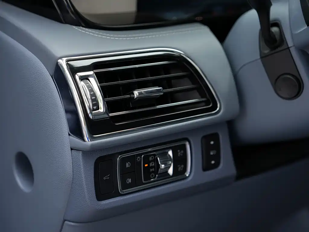 Lincoln Navigator 2022 — фото 12