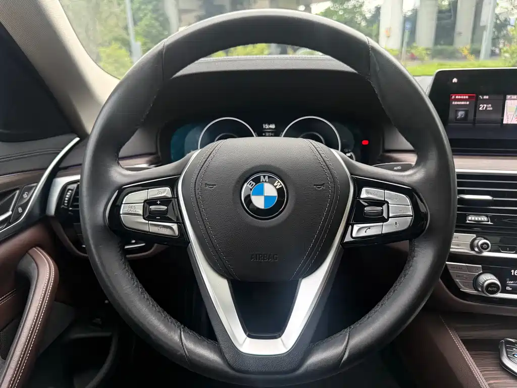 BMW 5 Series New Energy 2019 — фото 9