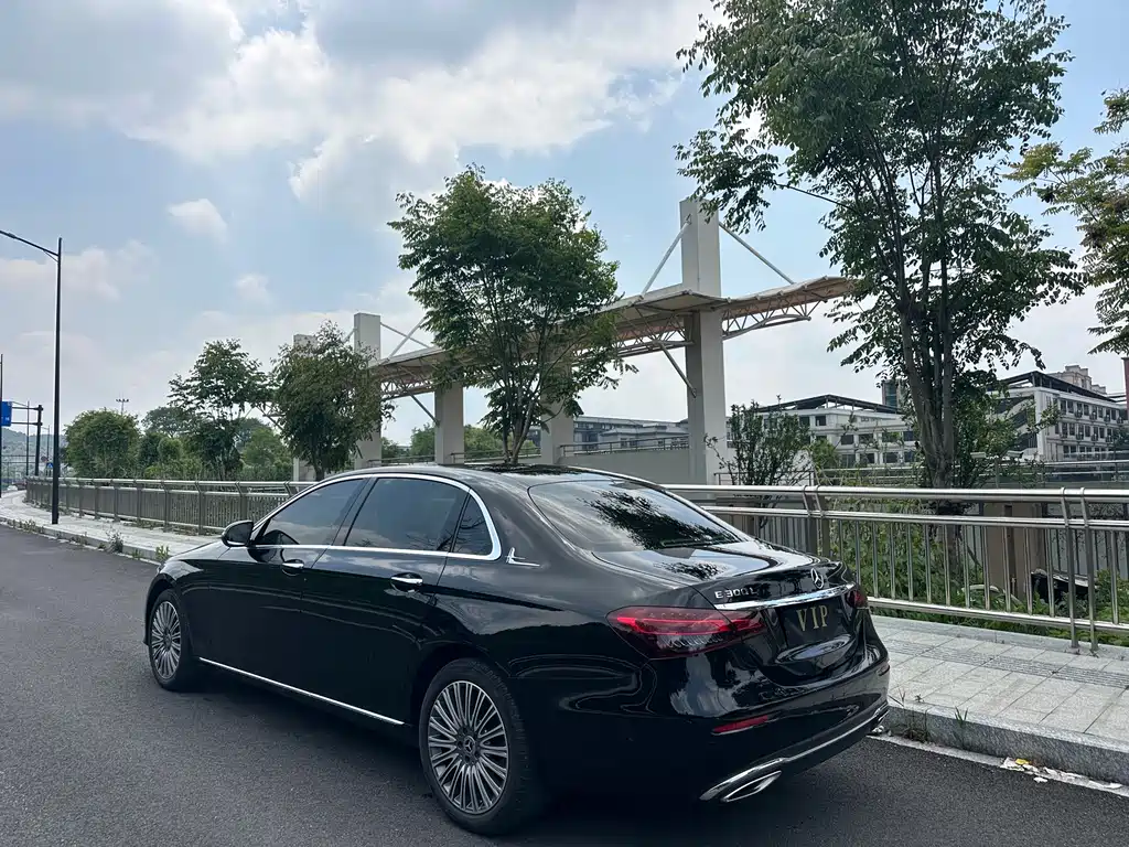 Mercedes-Benz E-Class 2023 — фото 4