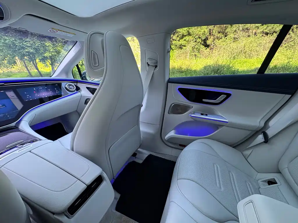 Mercedes-Benz EQE AMG 2023 — фото 21