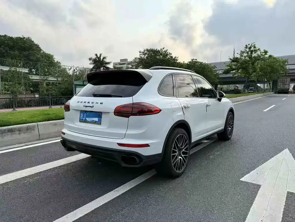Porsche Cayenne 2017 — фото 3
