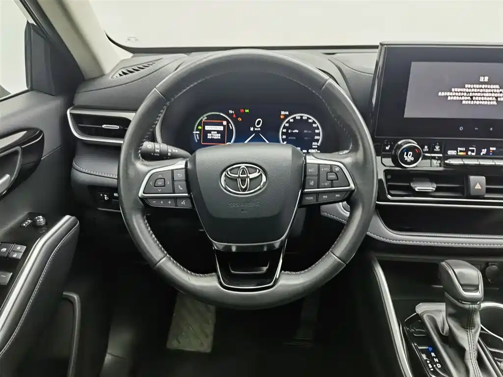 Toyota Highlander 2024 — фото 11
