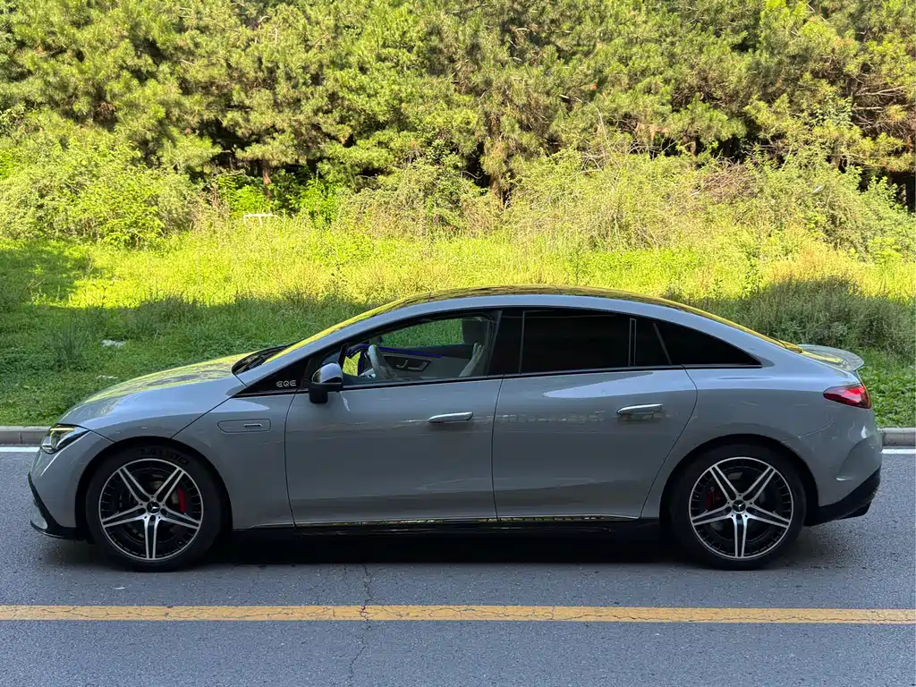Mercedes-Benz EQE AMG 2023 — фото 7
