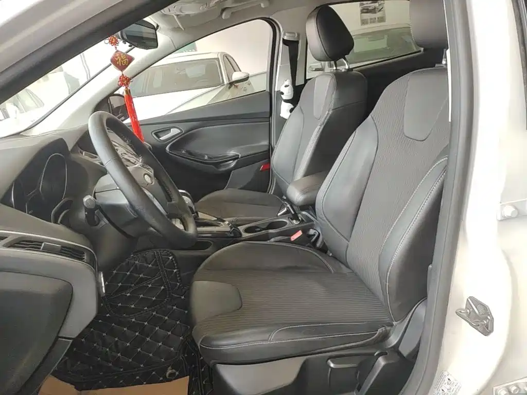 Ford Focus 2015 — фото 15