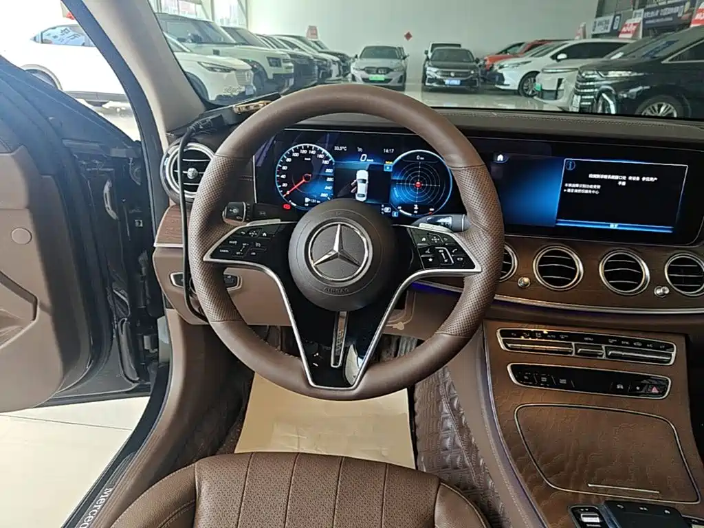 Mercedes-Benz E-Class 2023 — фото 11