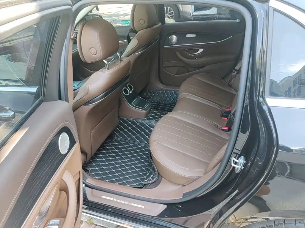 Mercedes-Benz E-Class 2023 — фото 17