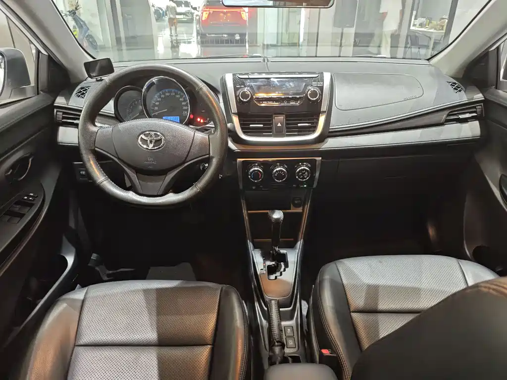Toyota Yaris L 2019 — фото 11