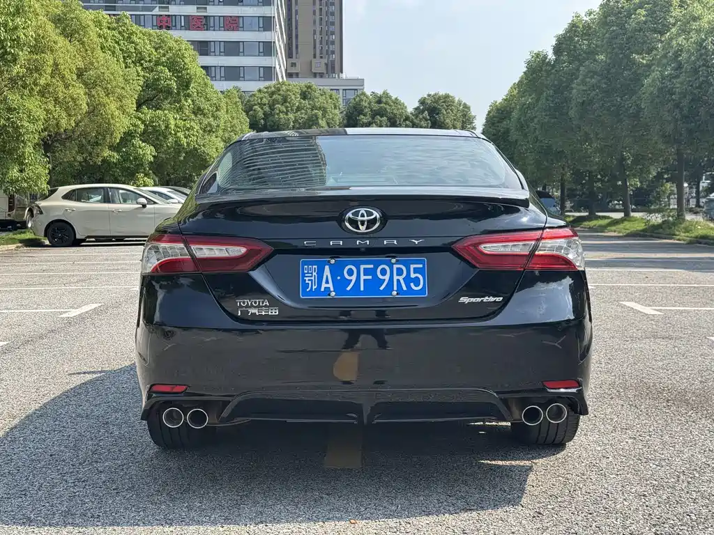 Toyota Camry 2018 — фото 17