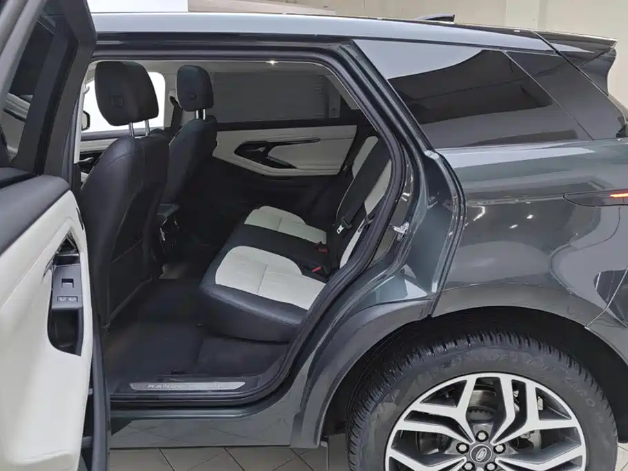 Land Rover Range Rover Evoque 2023 — фото 11