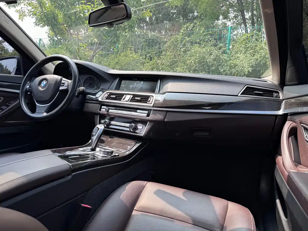 BMW 5 Series 2015 — фото 14