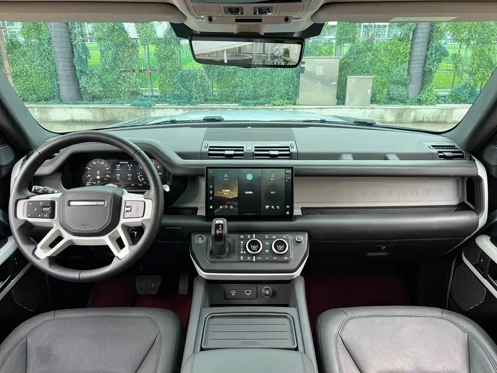 Land Rover Defender 2023 — фото 15