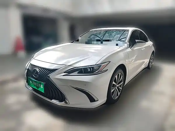 Lexus ES 2020