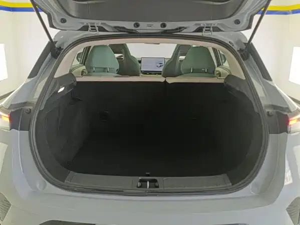 Lynk & Co 06 EM-P 2024