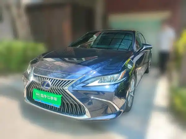 Lexus ES 2020