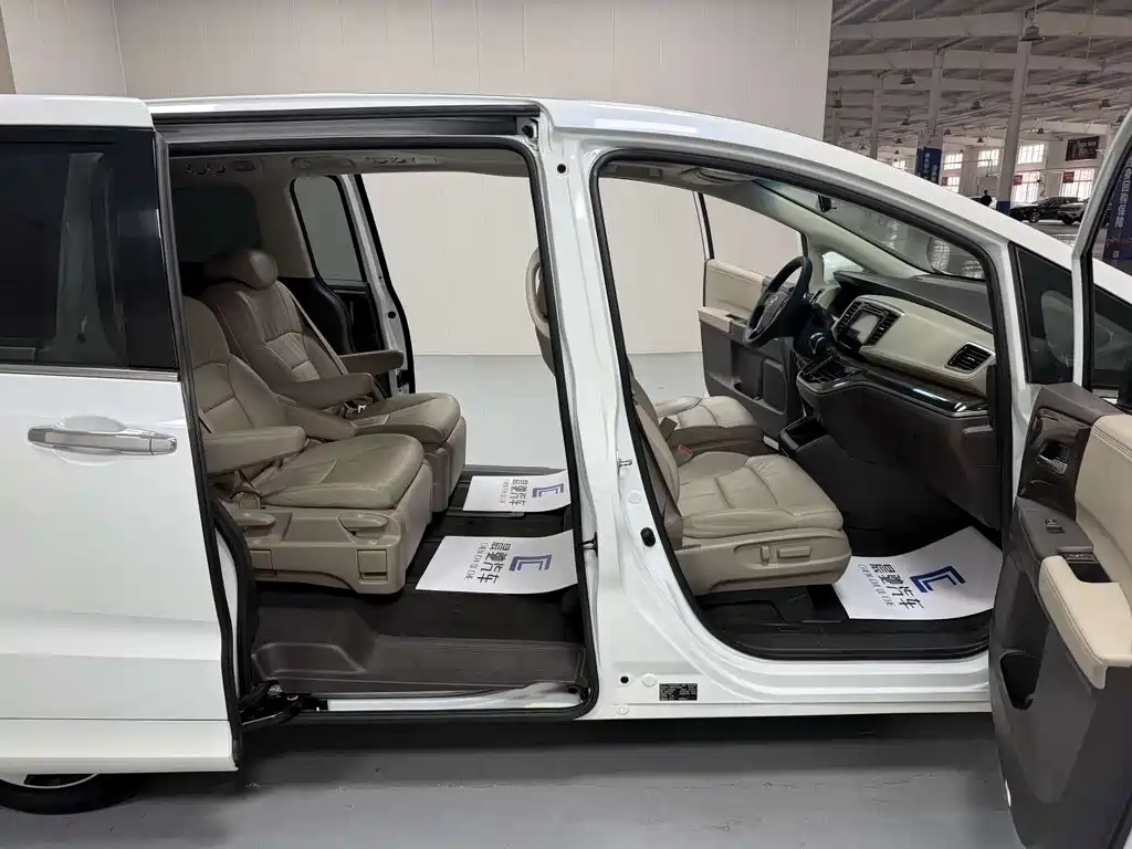 Honda Odyssey 2016 — фото 14