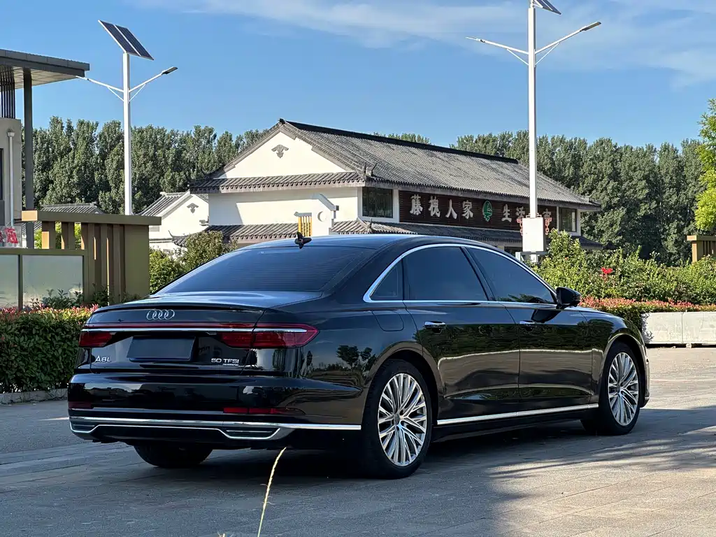Audi A8 2019 — фото 16