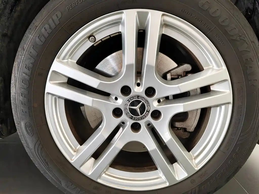 Mercedes-Benz GLB 2023