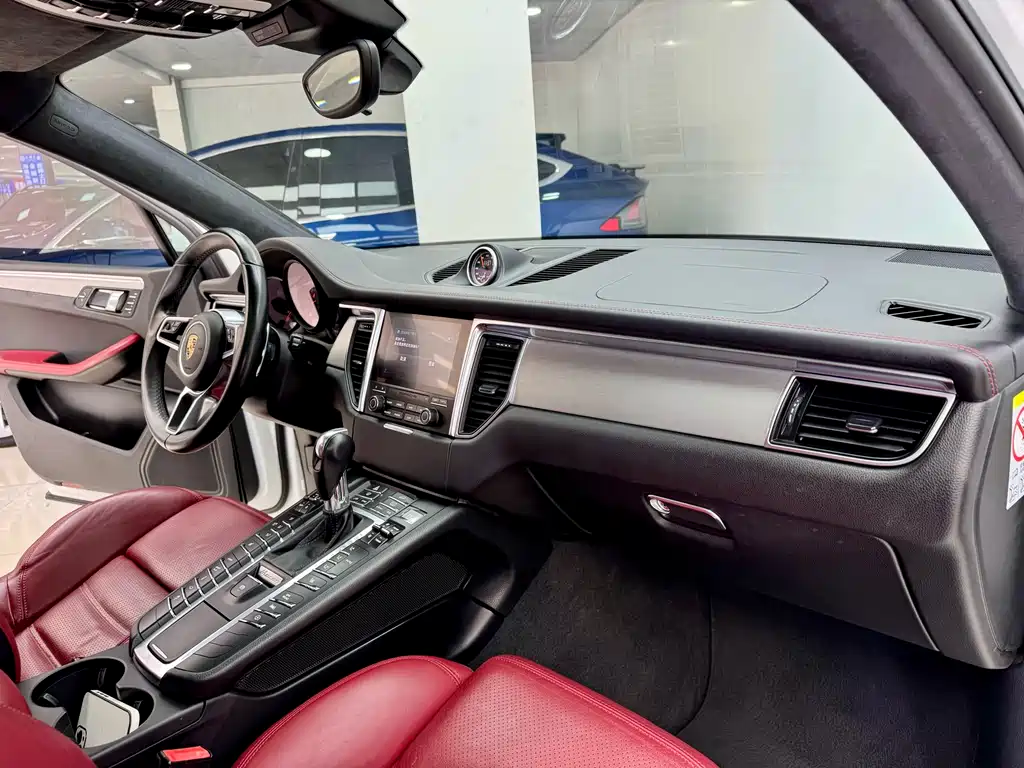 Porsche Macan 2016 — фото 17