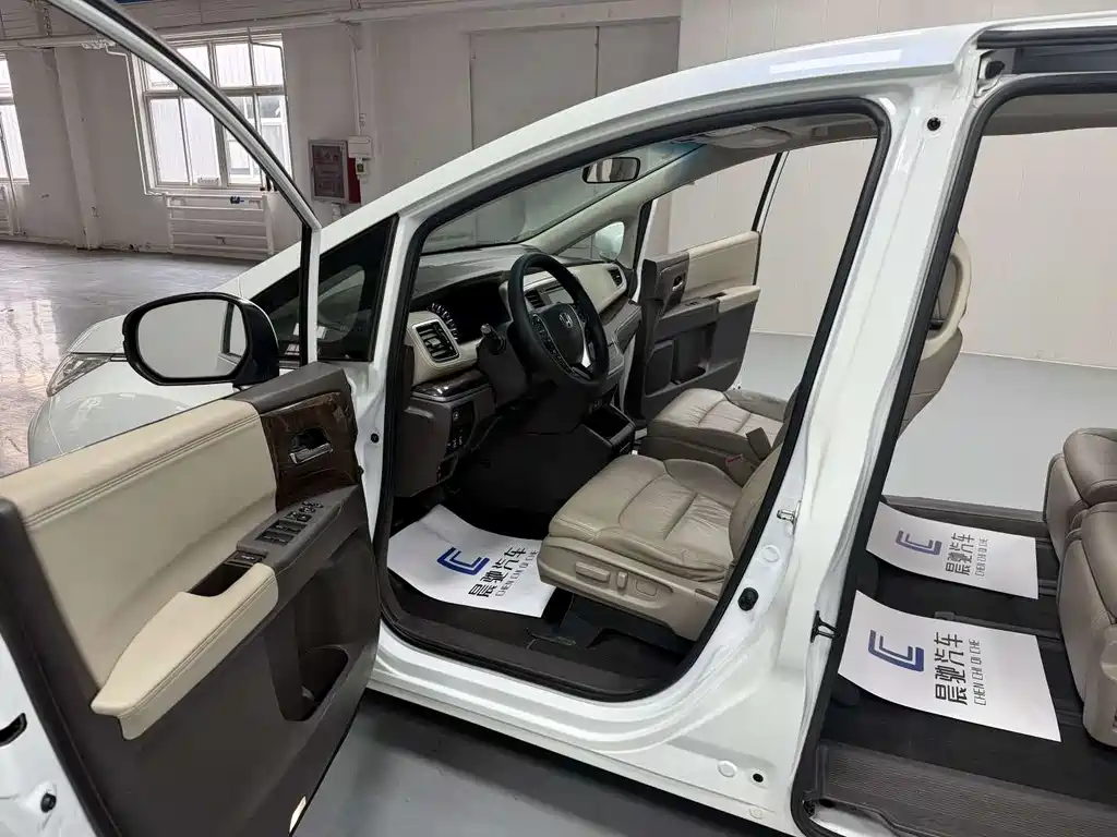 Honda Odyssey 2016 — фото 11